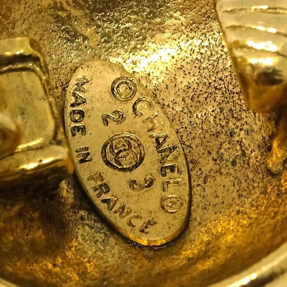 Chanel Button Earrings Clip-On Gold 23 - Picture 4 of 4